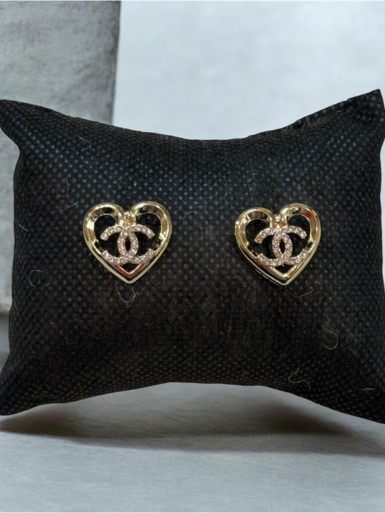 Source Unknown Jewelry - Gold Heart Stud Earrings